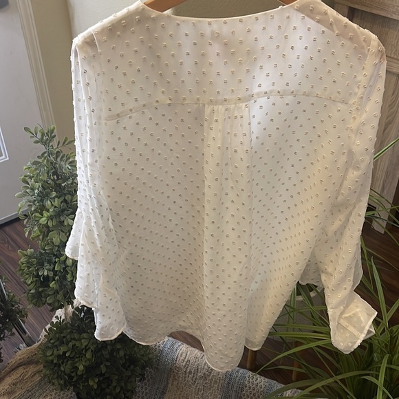 Vince Camuto White Blouse Size Small - Picture 9 of 9